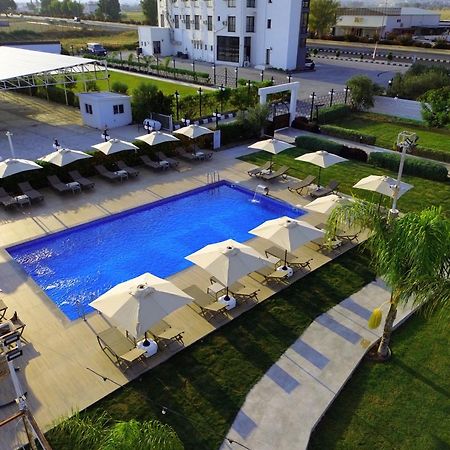 Cezar'S Airport Hotel Nicosia Buitenkant foto