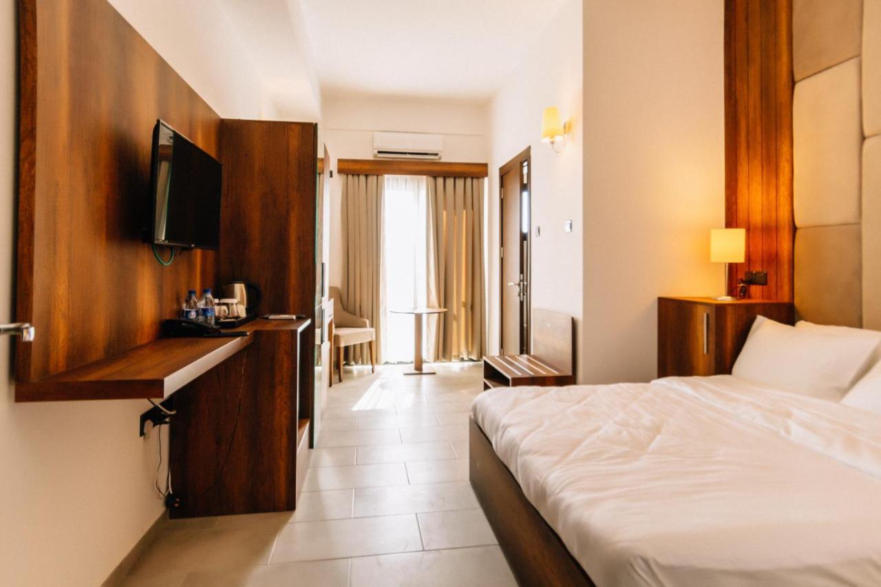 Cezar'S Airport Hotel Nicosia Buitenkant foto
