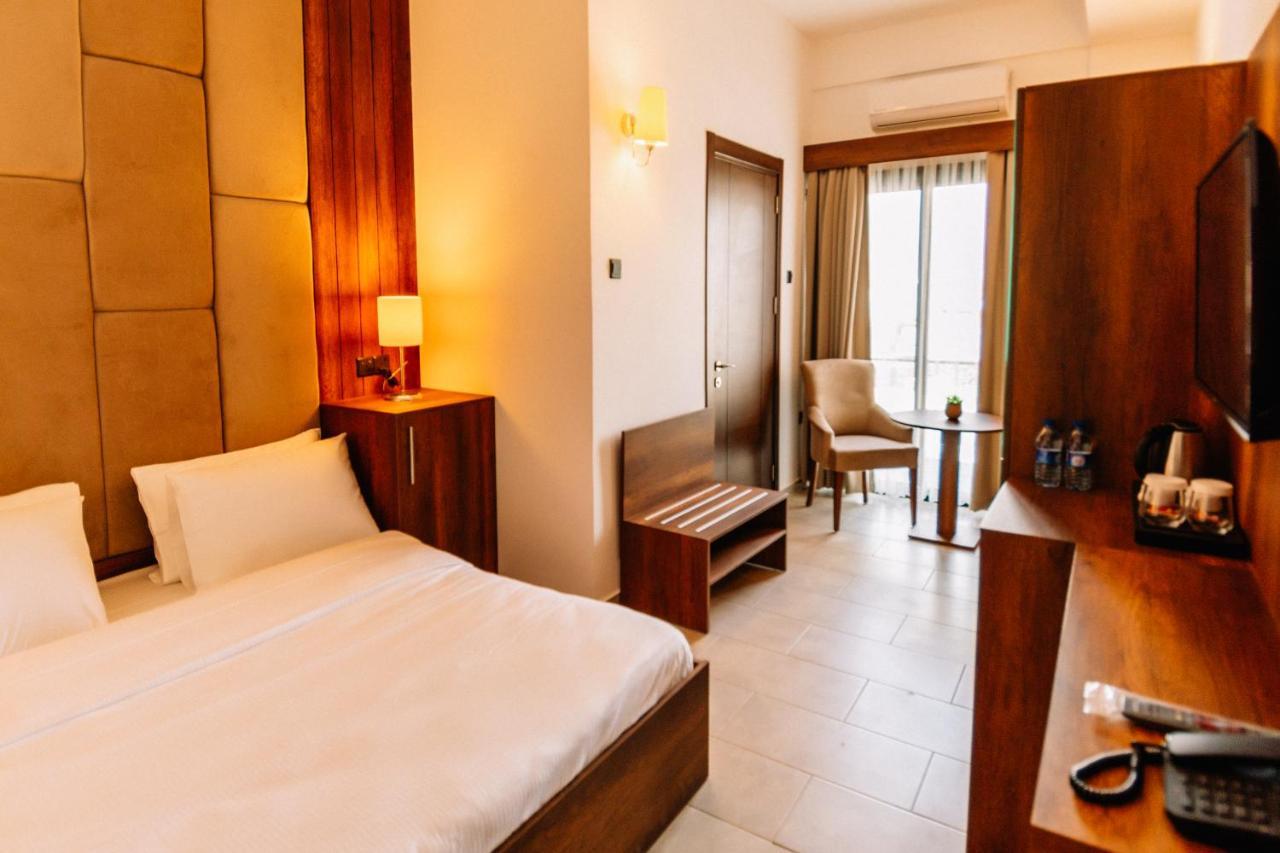 Cezar'S Airport Hotel Nicosia Buitenkant foto