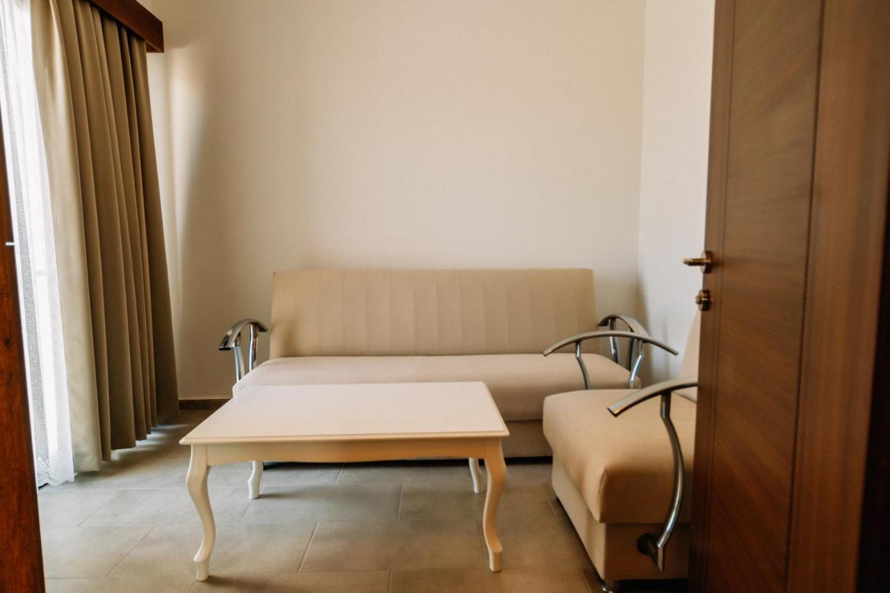 Cezar'S Airport Hotel Nicosia Buitenkant foto