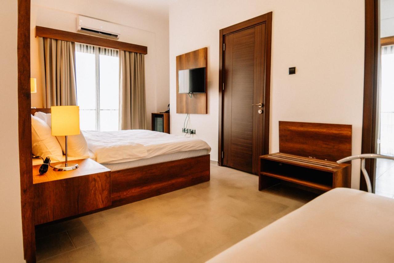 Cezar'S Airport Hotel Nicosia Buitenkant foto